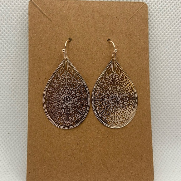 Intricate Gold Filigree Teardrop Earrings - Picture 1 of 3